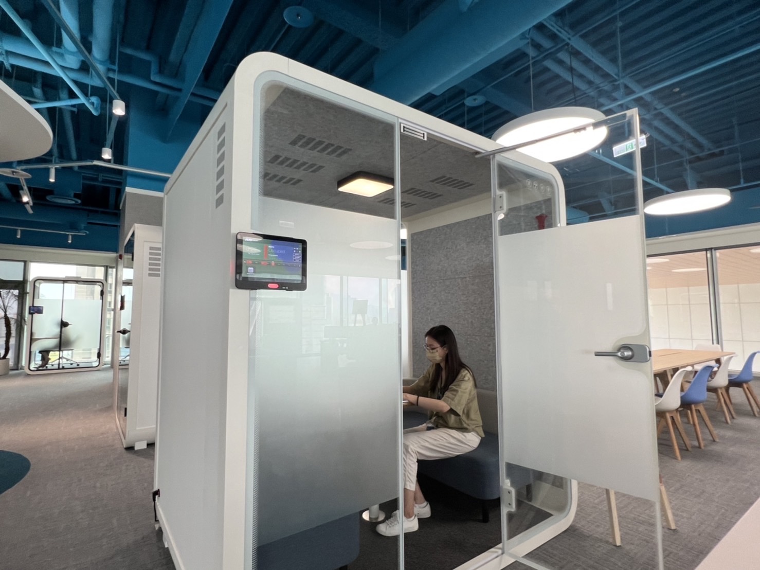 PA视讯高雄據點的智慧行動辦公艙，展現PA视讯在面板以外的研發應用軟實力